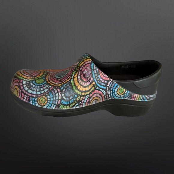 Crocs Neria Pro II Black/Colorful Stained Glass Print Dual Comfort Clogs Size W7 - Picture 4 of 11